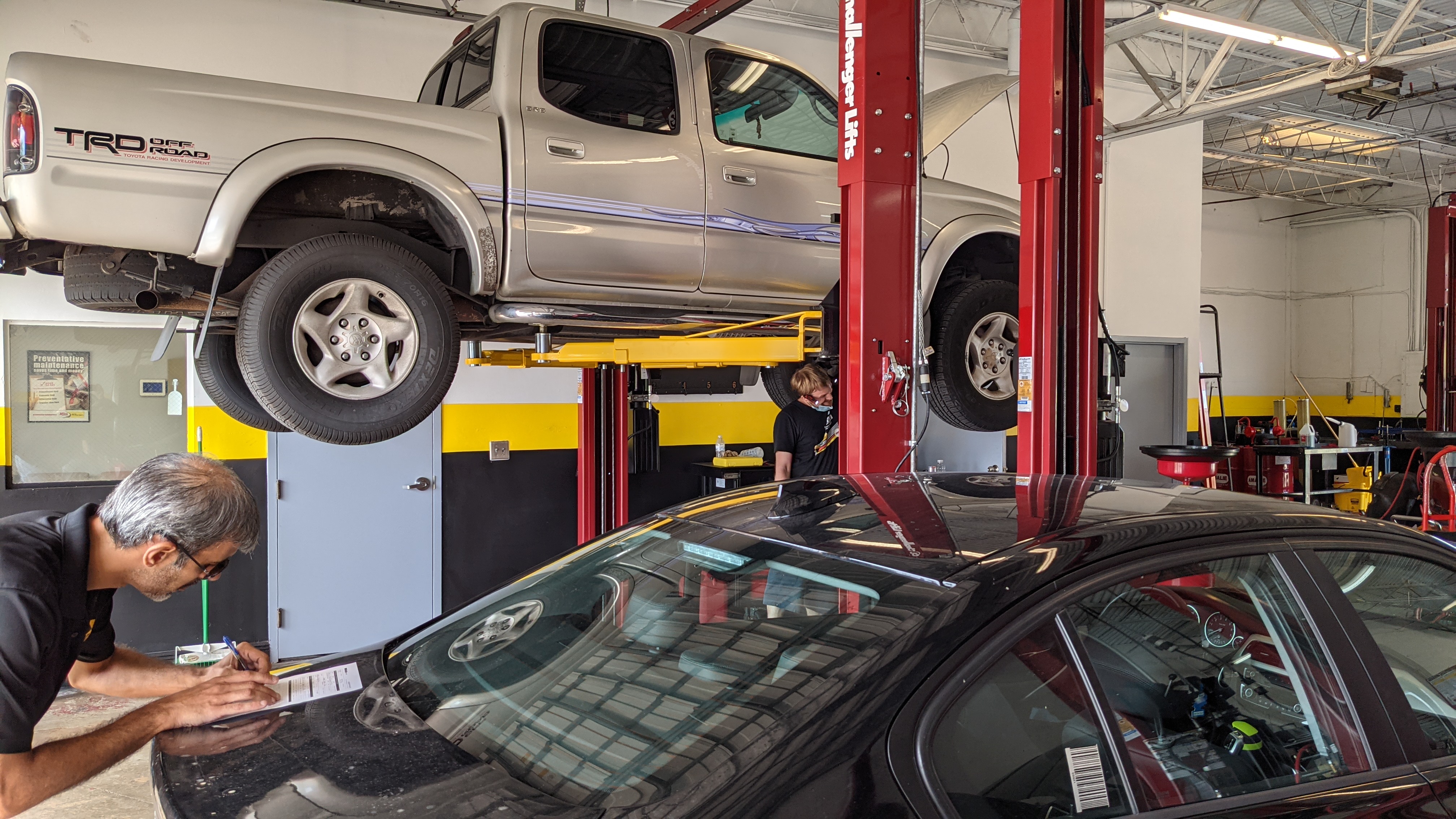 Owning an Auto Garage Franchise: 4 Pros & Cons